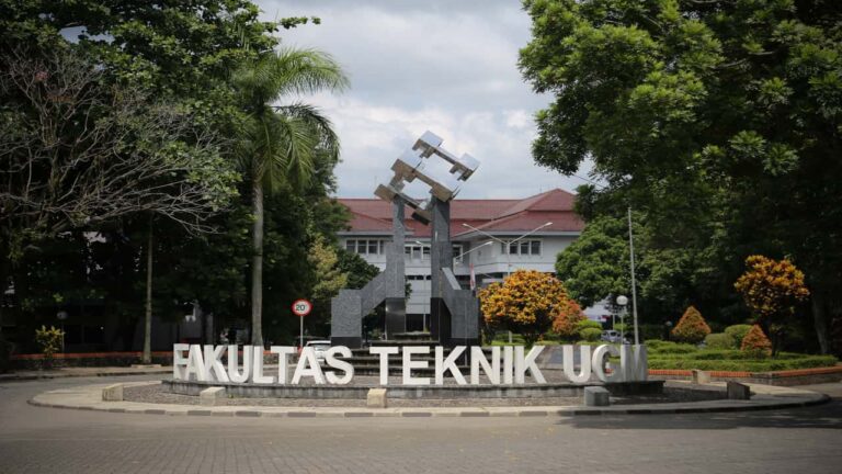 Edukasi Internal dan Eksternal Jurusan Teknik Elektro Universitas Gadjah Mada: Program, Prestasi, dan Dampak
