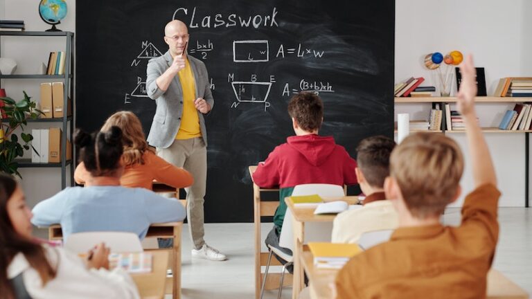 Edukasi Internal dan Eksternal tentang Program Praktisi Mengajar